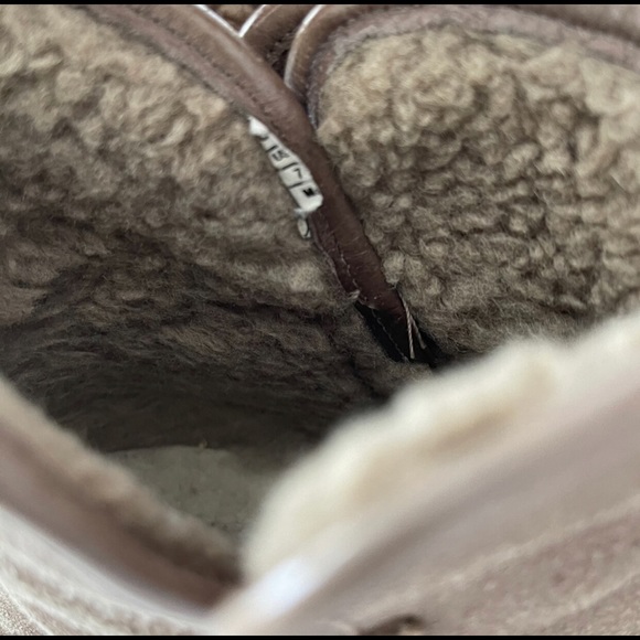 UGG Lavelle Boot Ankle Booties, Side Zippers, Leather and Sheepskin, Heel - Picture 9 of 10